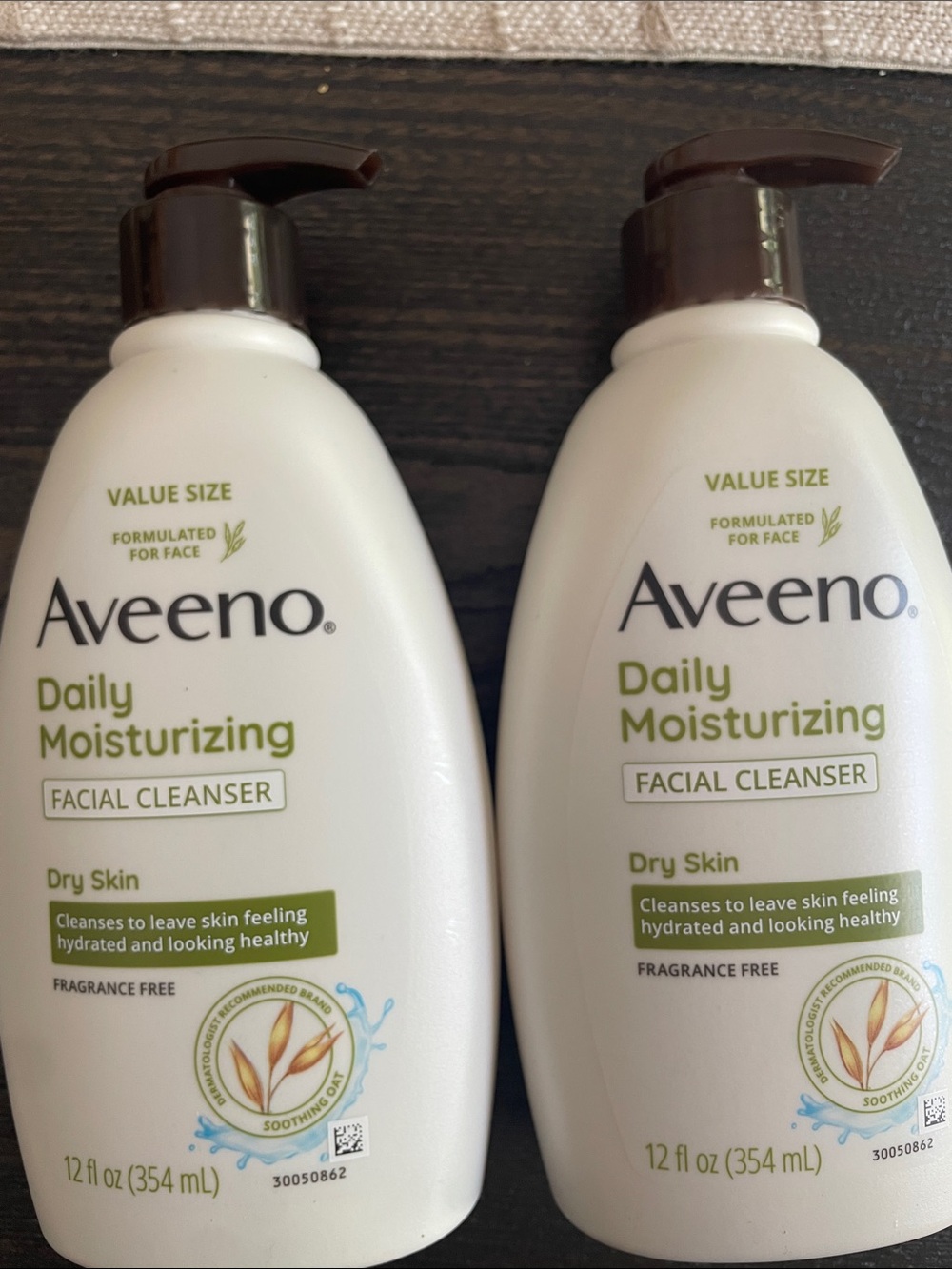 Aveeno Daily Moisturizing Facial Cleanser for dry Skin, Soothing Oat Face Wash